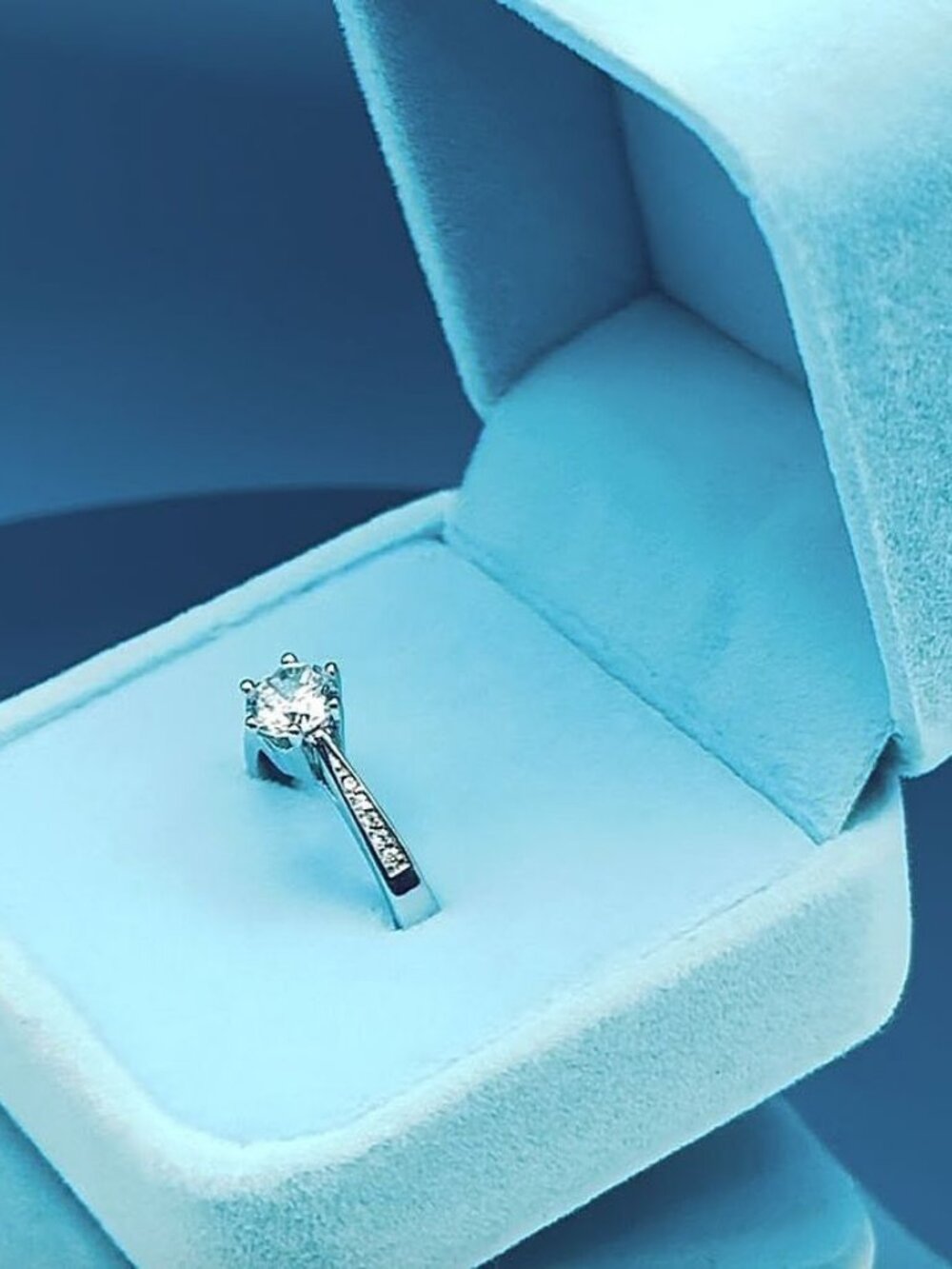 Dayani Lynn Accented Solitaire CZ Sterling Silver Plated Ring Size 8 Gift Boxed - Picture 6 of 9